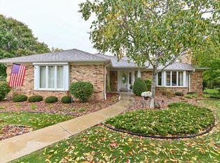 6620 Hill Ridge Dr, Greendale, WI 53129