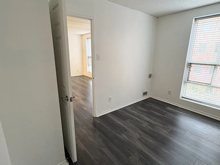 80 Charles St E #502 — Photo 14