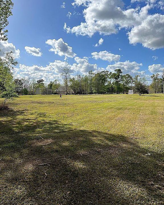 1st image of W Bridgefield Dr