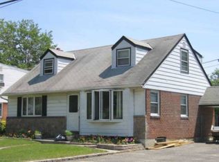 1117 Ferngate Dr, Franklin Square, NY 11010