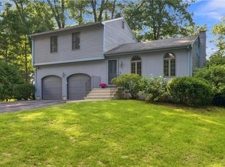 8 Sky View Rd, North Smithfield, RI 02896