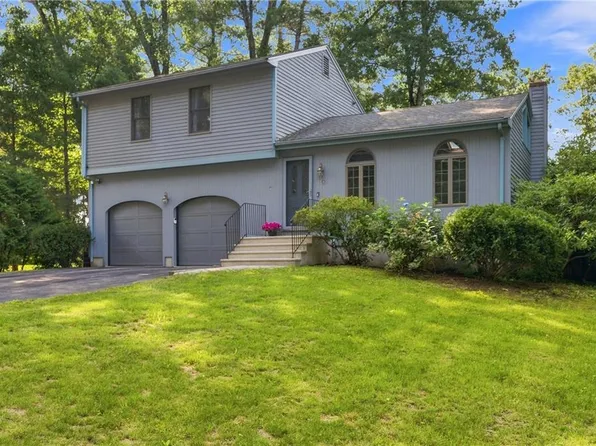 8 Sky View Rd, North Smithfield, RI 02896