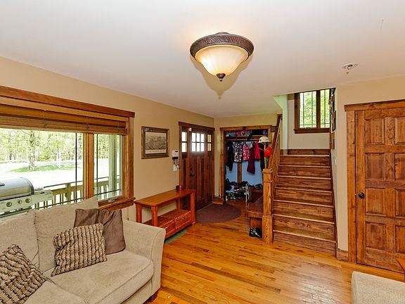 4th image of 253 Fairground Ave