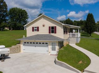 394 Hatmaker Ridge Rd, Jacksboro, TN 37757