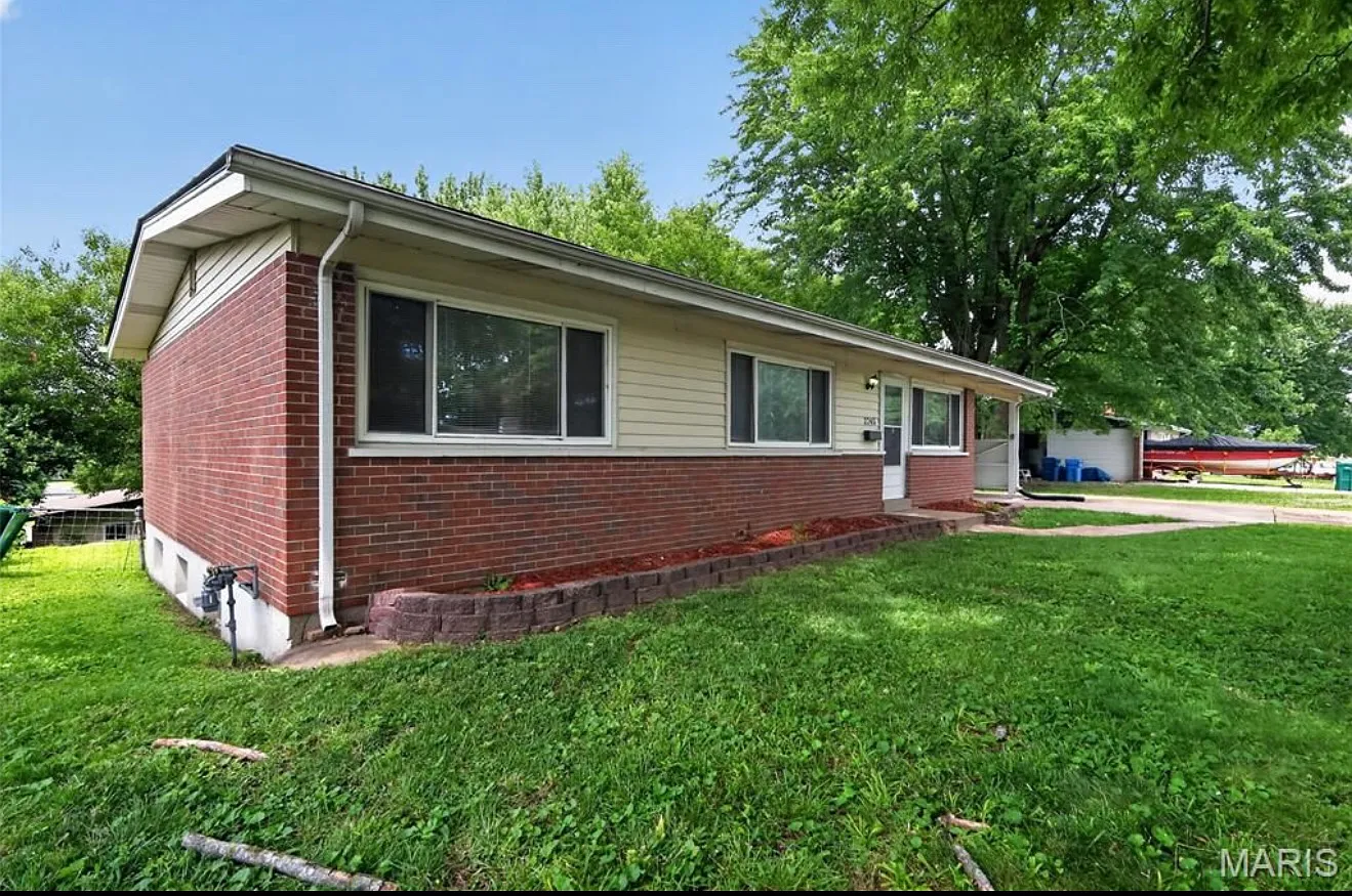 3 bed, 1040 sqft, $1,650 — Photo 2