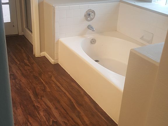 5th image of 634 S 26th St