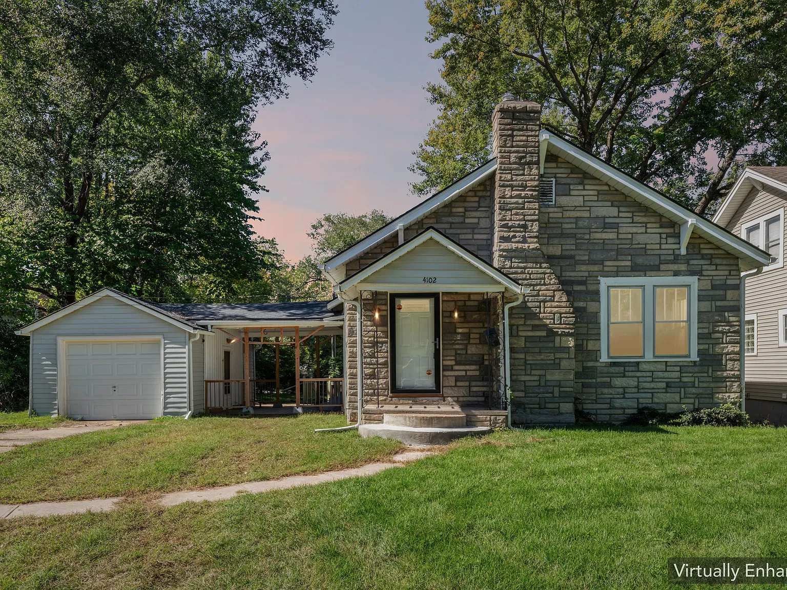 2 bed, 826 sqft, $1,900 — Photo 3