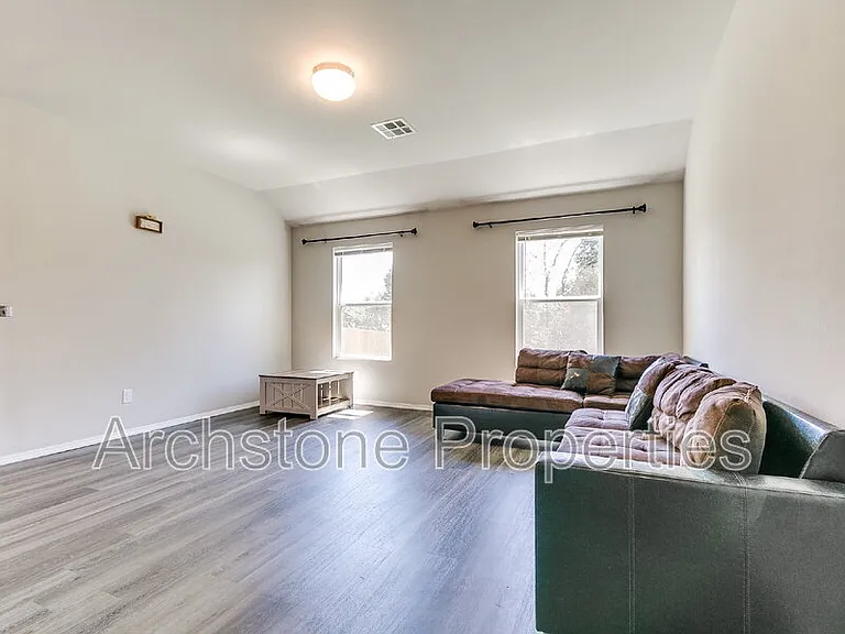 1308 Dustin Dr — Photo 13