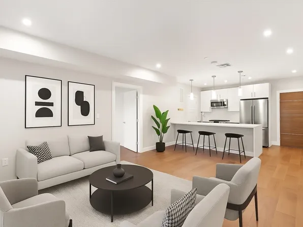 425 Lagrange St Unit 203, West Roxbury, MA 02132