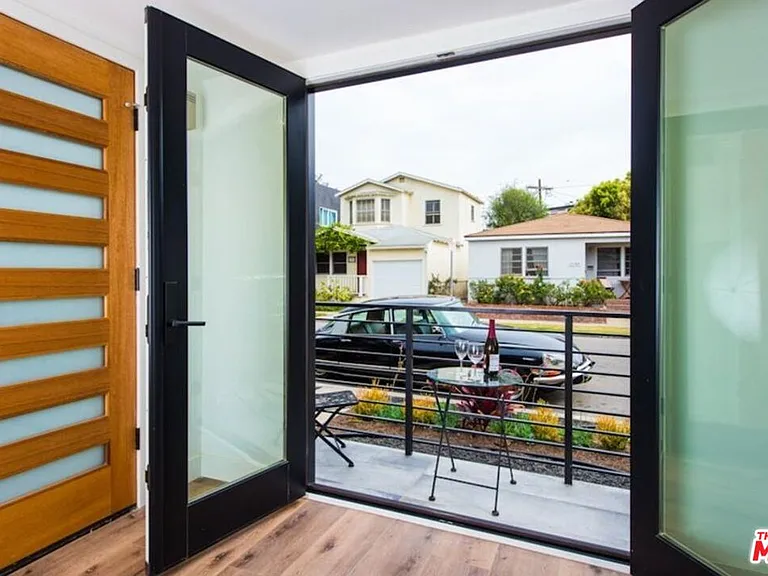 2341 Beach Ave — Photo 5