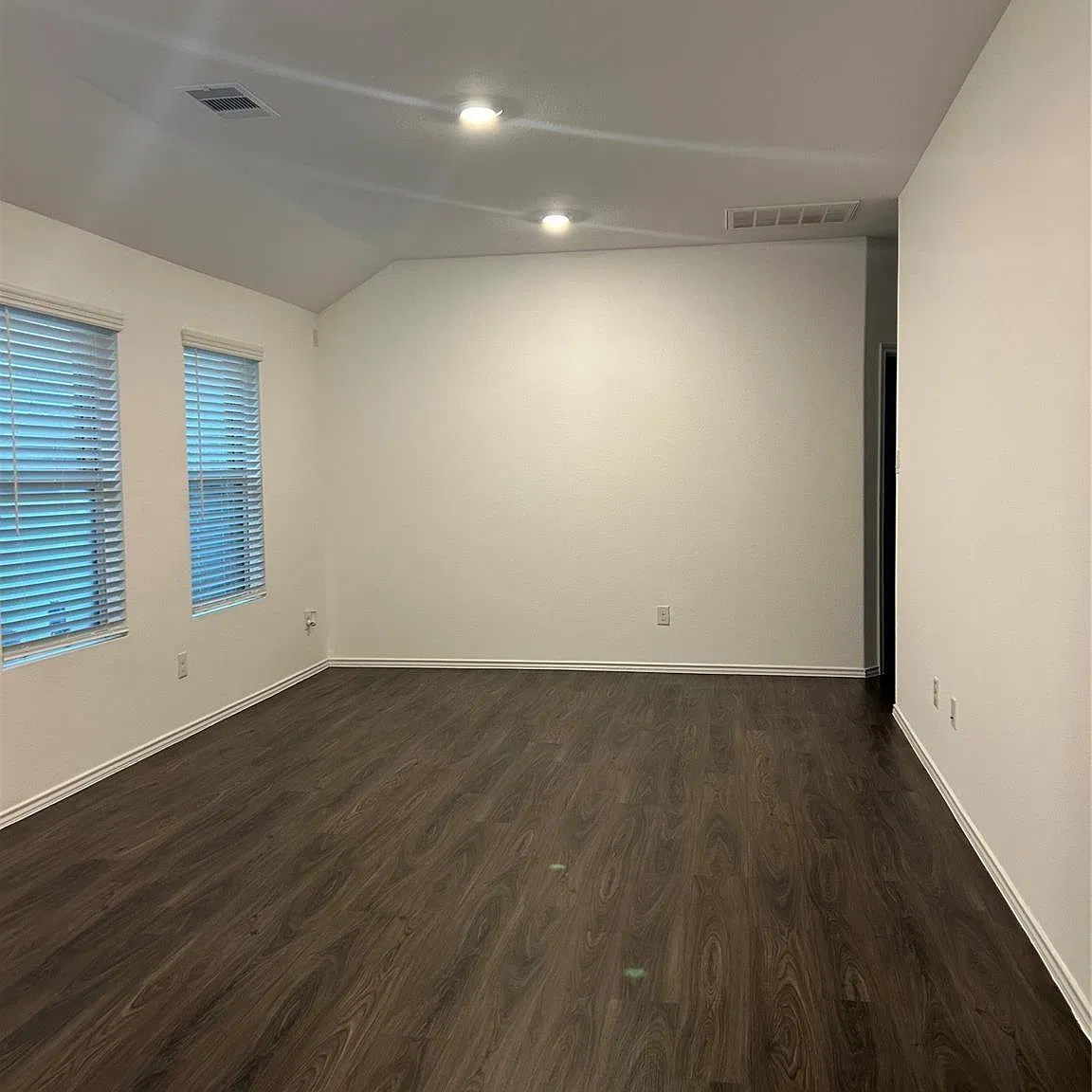 3 bed, 2.0 bath, 1170 sqft, $1,600 — Photo 3