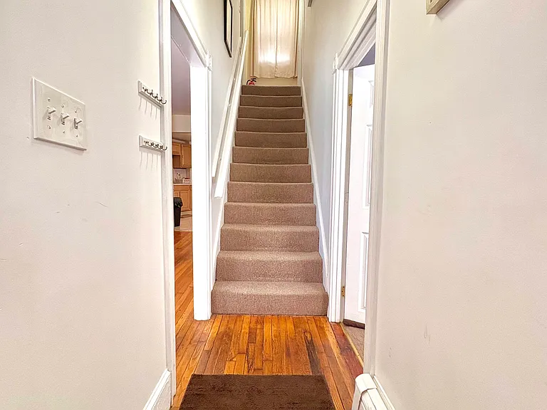 285 Roxbury St — Photo 13