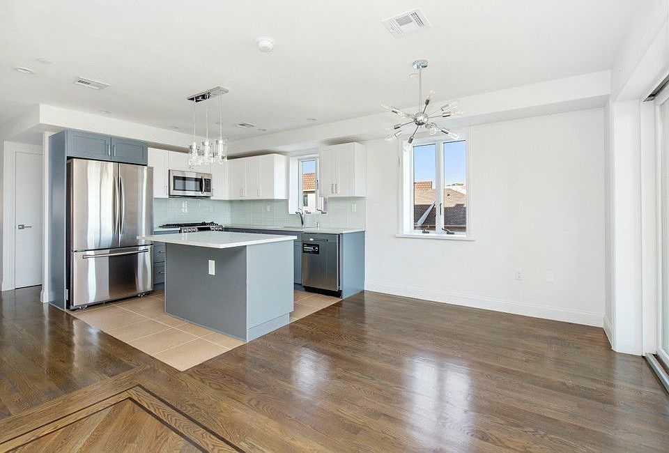 1st image of 225 Avenue M APT 3