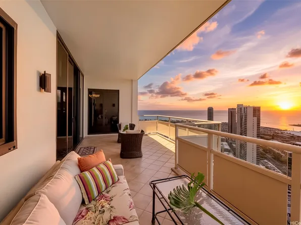 600 Queen St APT 4302, Honolulu, HI 96813
