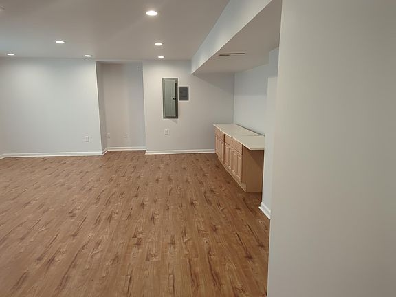4th image of 608 Bluff Ct NE Suite A