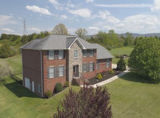 1530 Mint Meadows Dr, Maryville, TN 37803