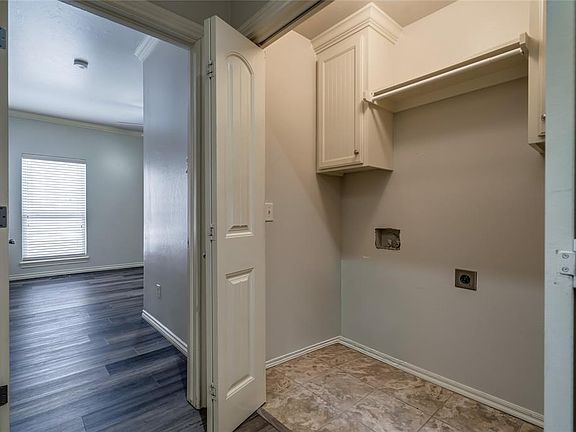 5th image of 13810 Oxford Dr