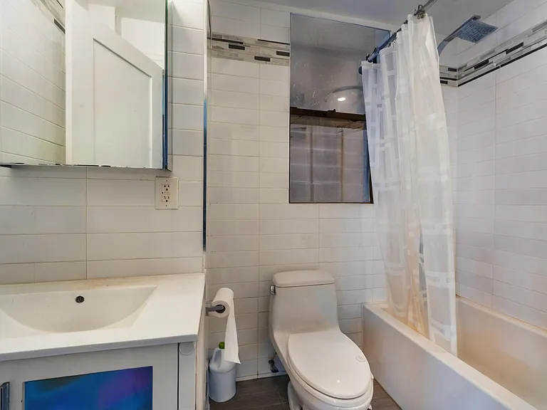 411 Manhattan Ave #9 — Photo 9