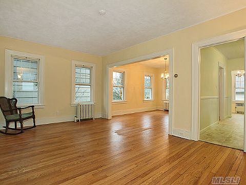 4th image of 90 Roosevelt St