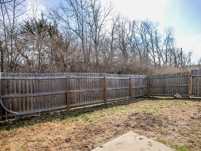 112 Redwood Rd — Photo 6