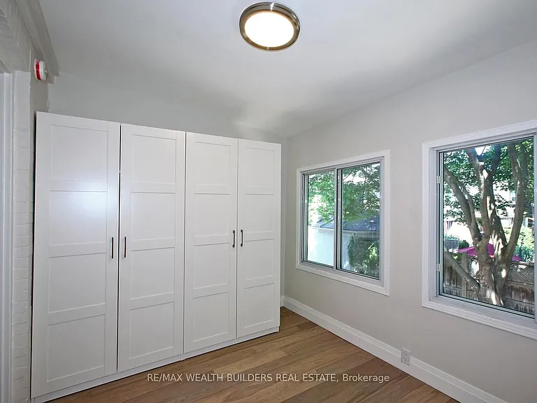163 Parkside Dr #B — Photo 16