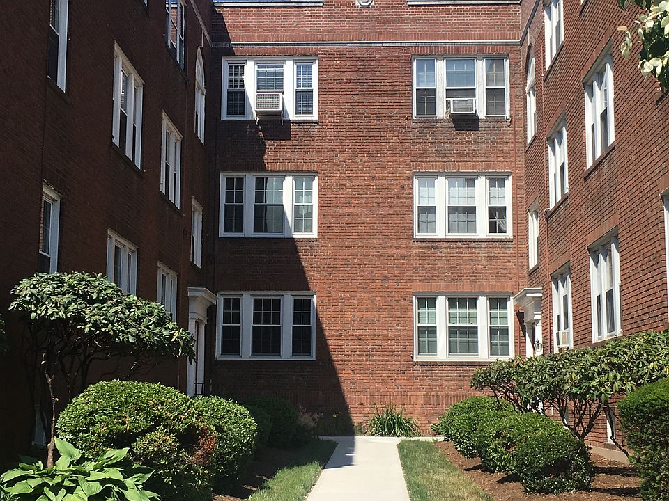 Stroll to Blue Back Square!