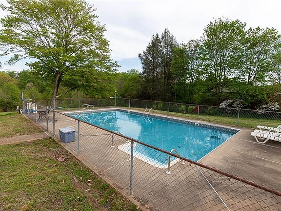 3rd image of 4024 Kenwood Dr