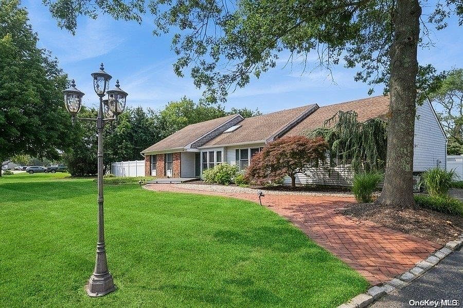1st image of 30 Vineyard Way