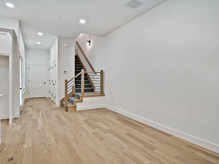 510 W Persimmon St — Photo 3