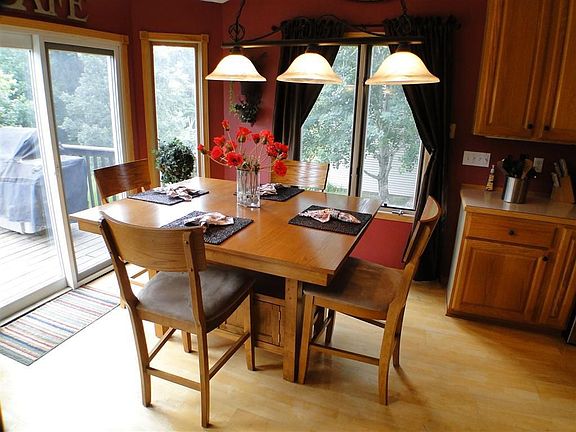 Informal Dining - Patio Doors to Deck