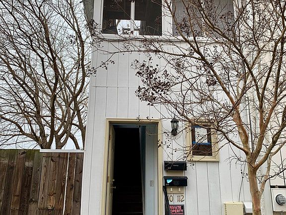 3rd image of 110 Wolfe St