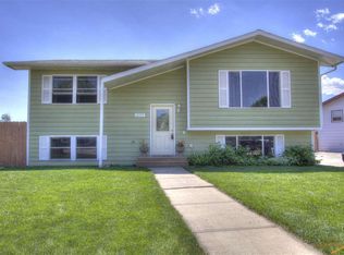4737 Hacienda St, Rapid City, SD 57703