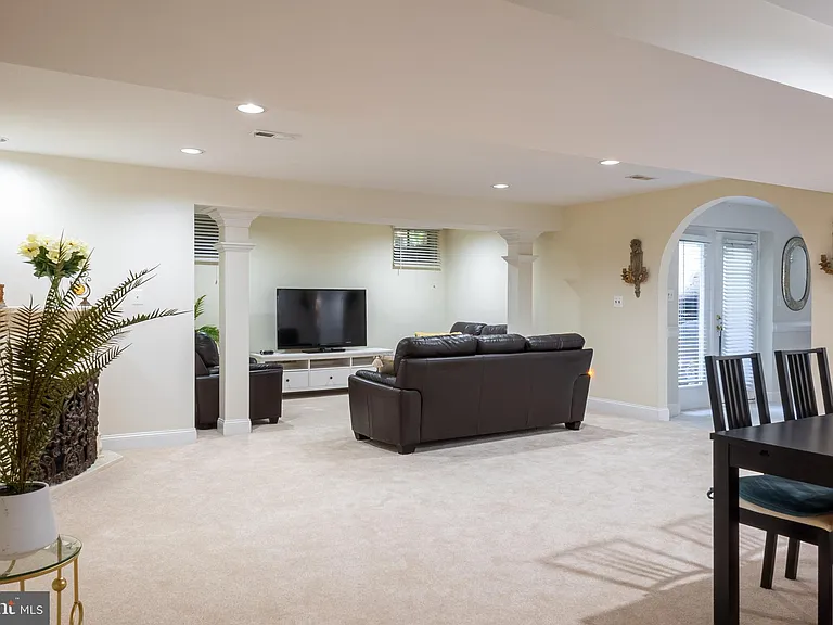 4705 Rippling Pond Dr — Photo 10