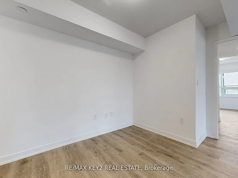 556 Marlee Ave #425 — Photo 8