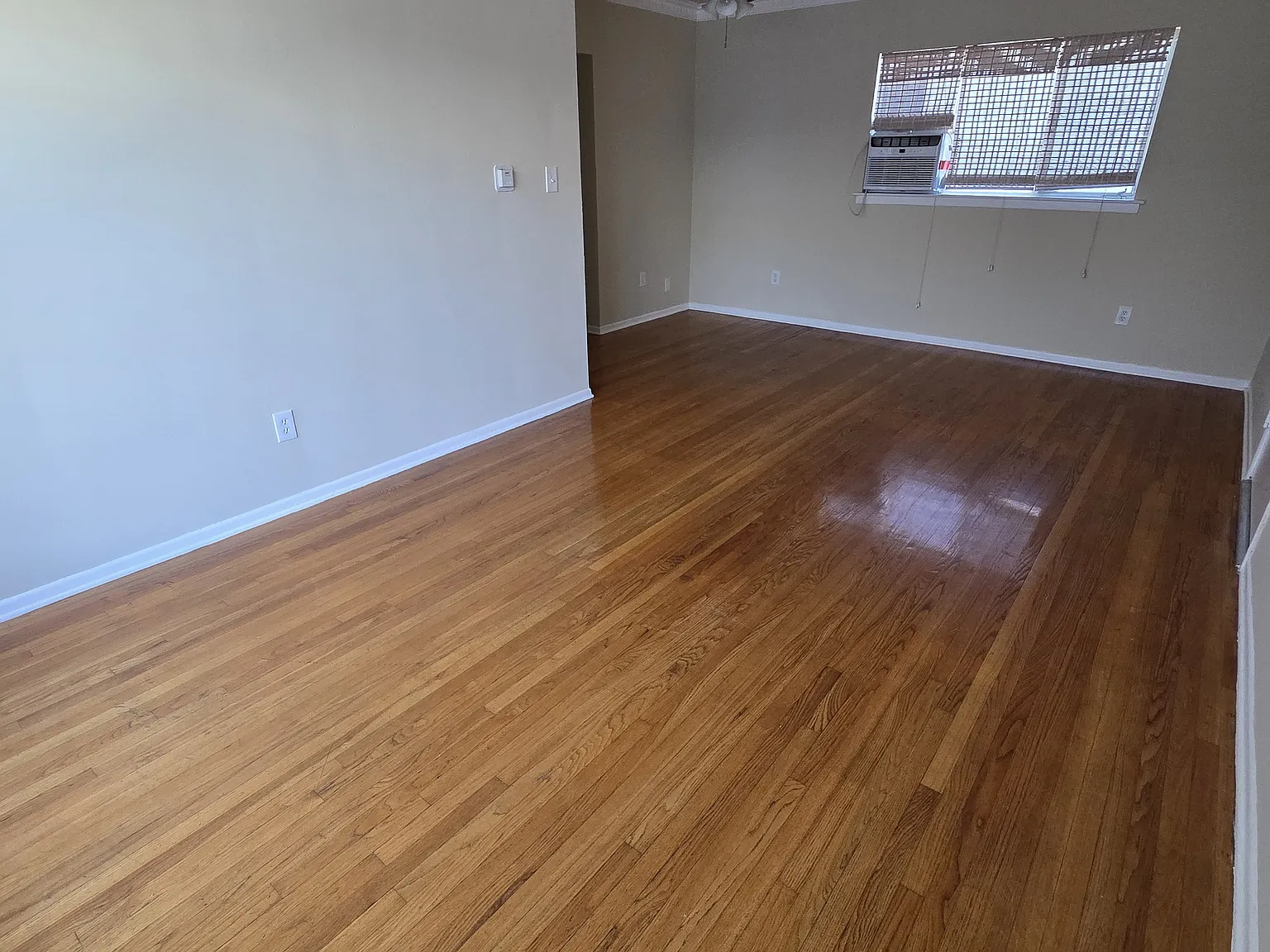 1745 N Kingsley Dr — Photo 4
