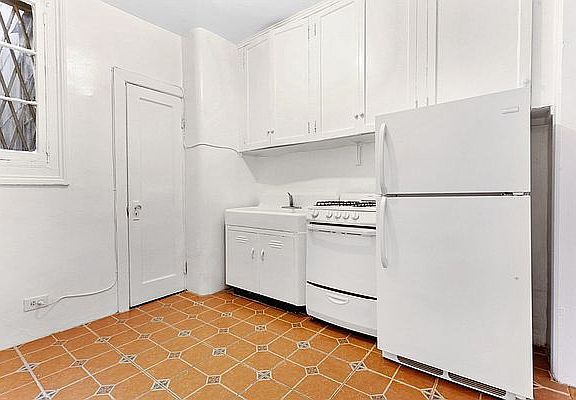 5th image of 413 E 87th St APT 5a