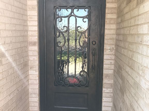 2nd image of 1605 Cordoba Ln
