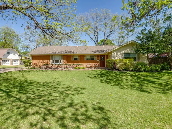 3917 Marys Creek Dr, Benbrook, TX 76116