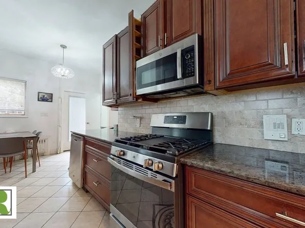 941 East 15th Street image 5 of 15