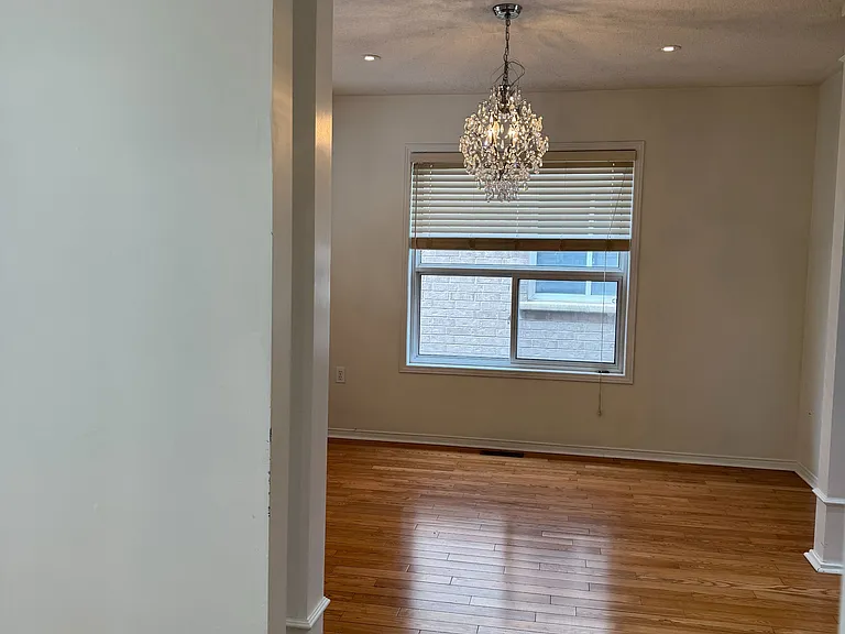 58 Brentcliff Dr #UPPER — Photo 12