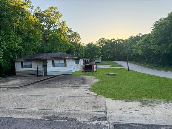 3rd image of 1201 El Rd