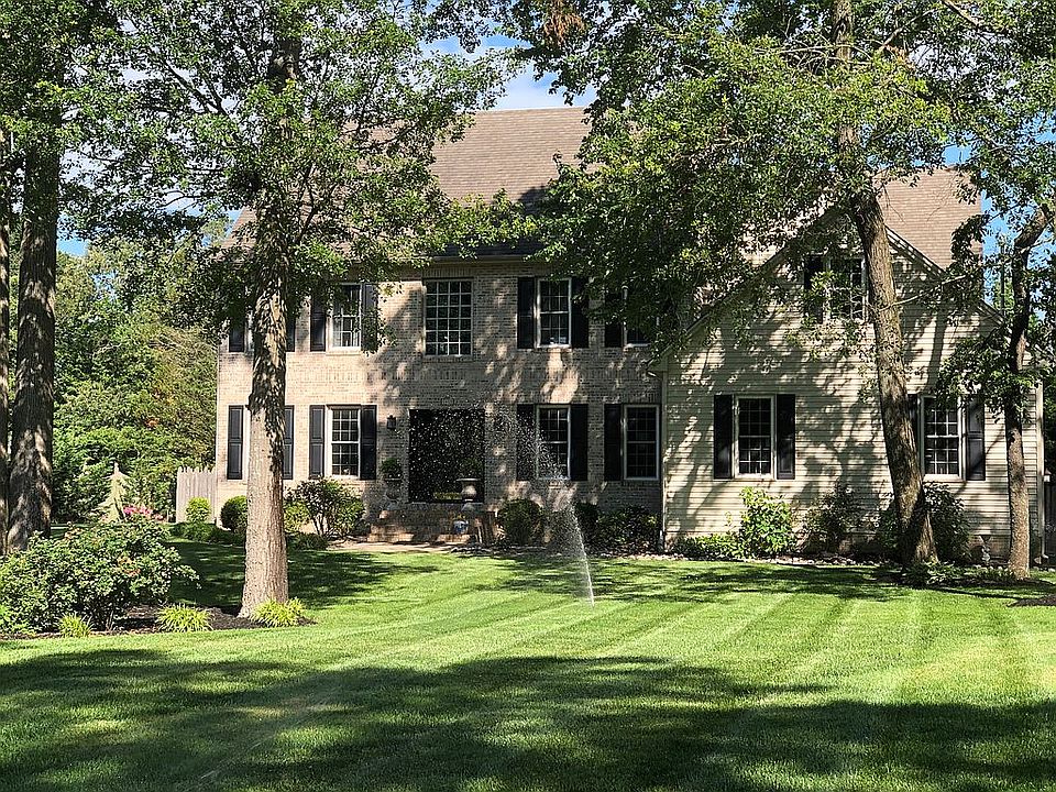 Manicured front yard 