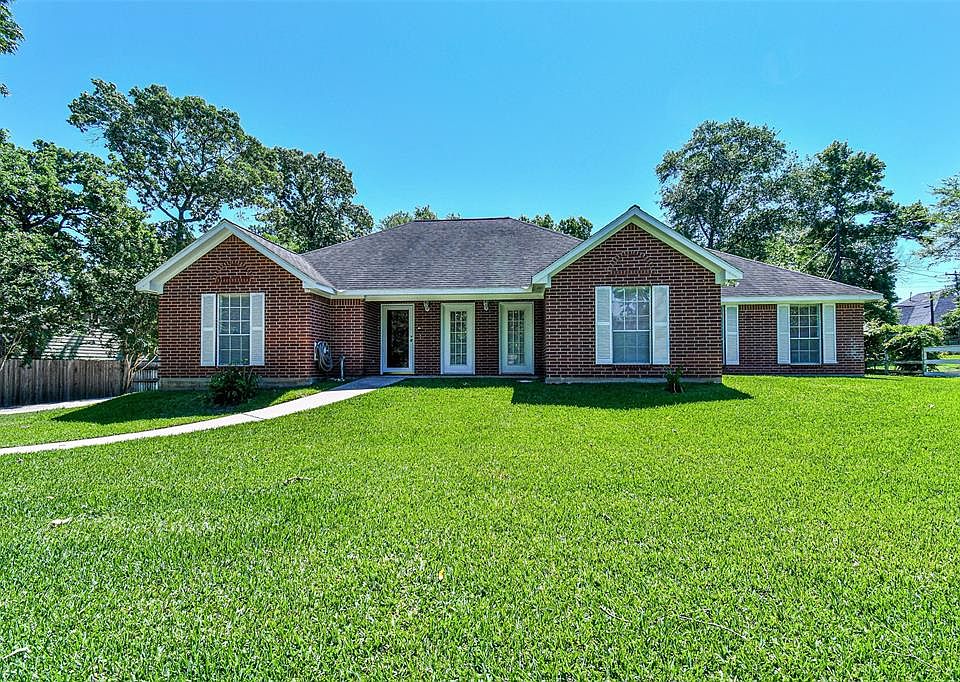 1st image of 1105 Carriage Hills Blvd