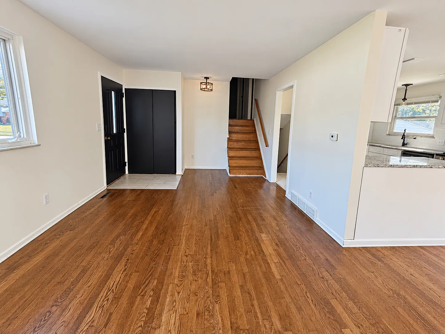 2701 Dennis Lane — Photo 2