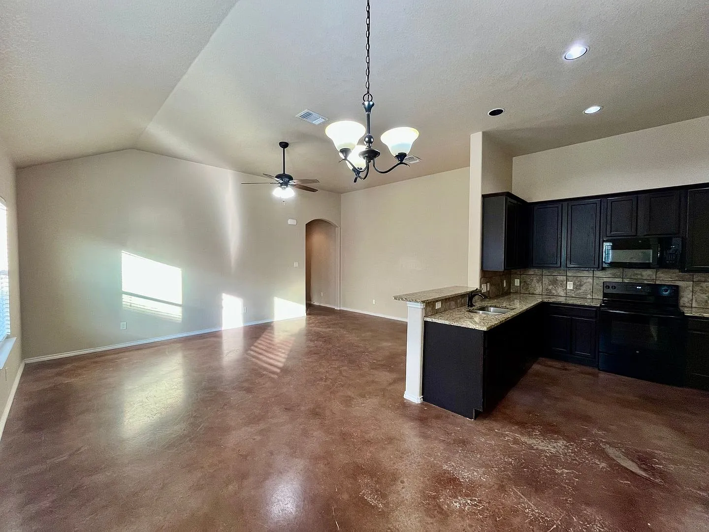 2616-2618 Pahmeyer Rd — Photo 3