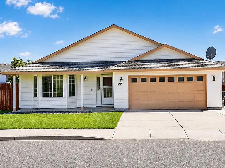 8516 Desoto Dr — Photo 2