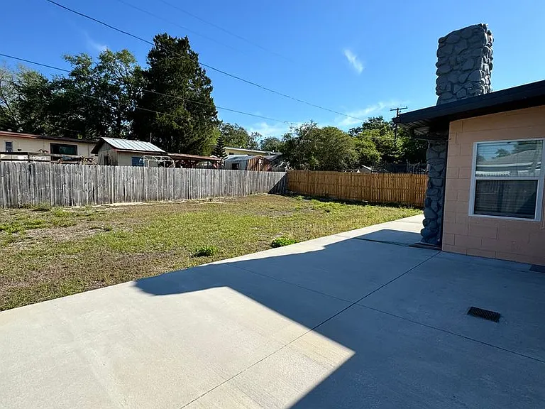813 Center Ln — Photo 12