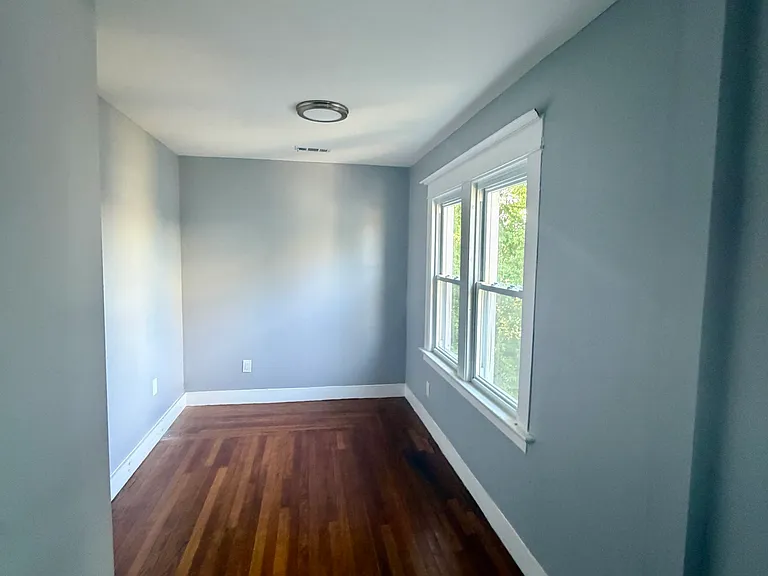 32 Alstrum St #2 — Photo 8