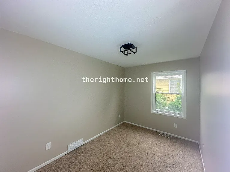6424 N 68th St — Photo 12