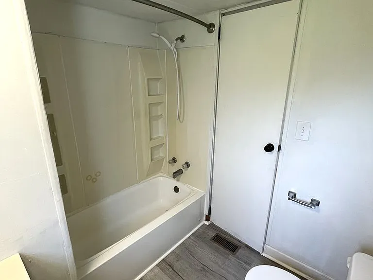 938 Sunset Dr #C — Photo 11